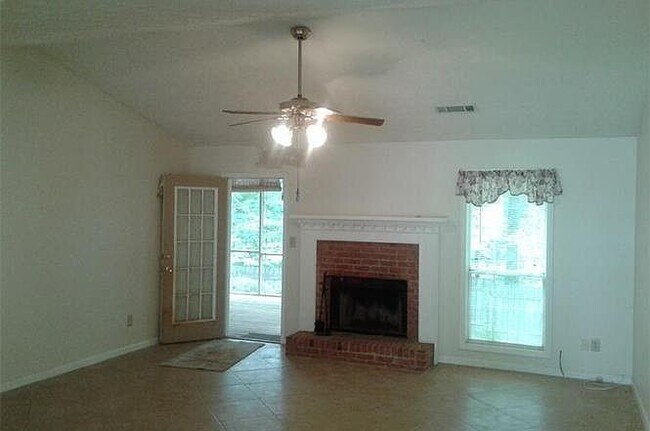 Building Photo - 163 Basil Ct