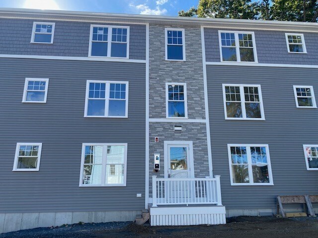 Building Photo - 163 Summer St