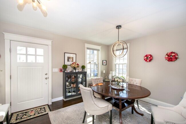 Building Photo - 108-110-110 Elm St