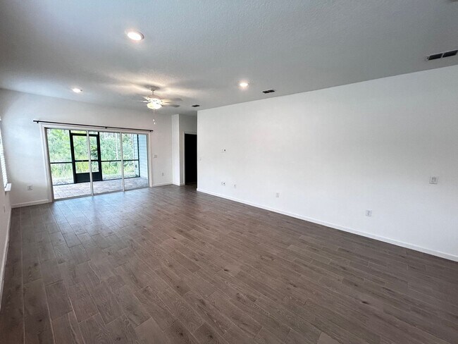 Building Photo - Modern Newer Build 3 Bed 2.5 Bath. Garage. Patio. In-Unit Laundry. Internet and Lawn Care Included!