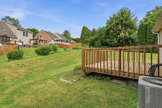 Building Photo - 472 Hillside Dr