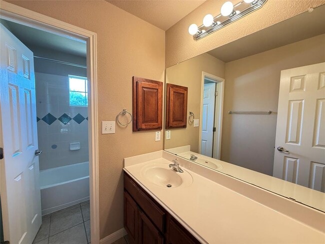 Building Photo - 9301 Castle Pines Dr