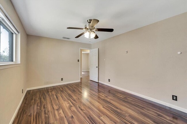 Building Photo - 1467 S Meadows Dr