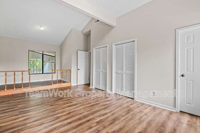 Building Photo - 9 Stallion Ct
