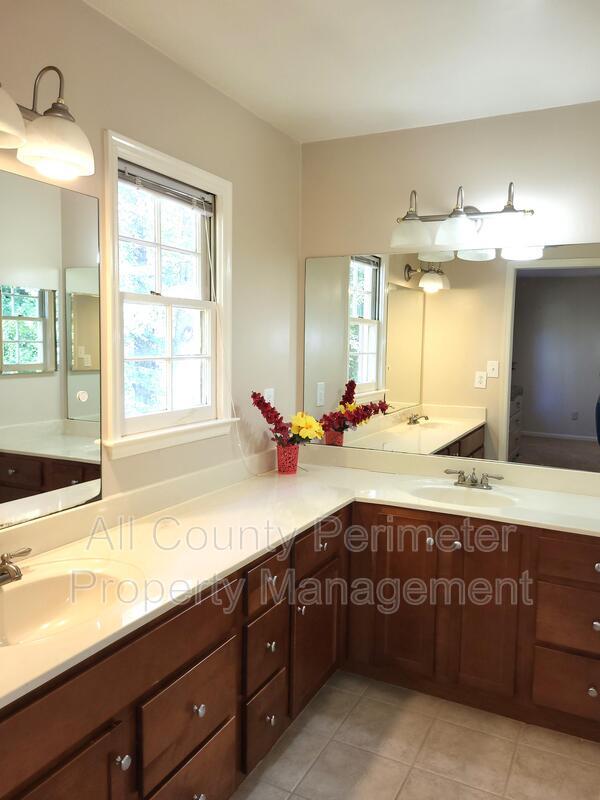 Building Photo - 501 Salem Woods Dr SE