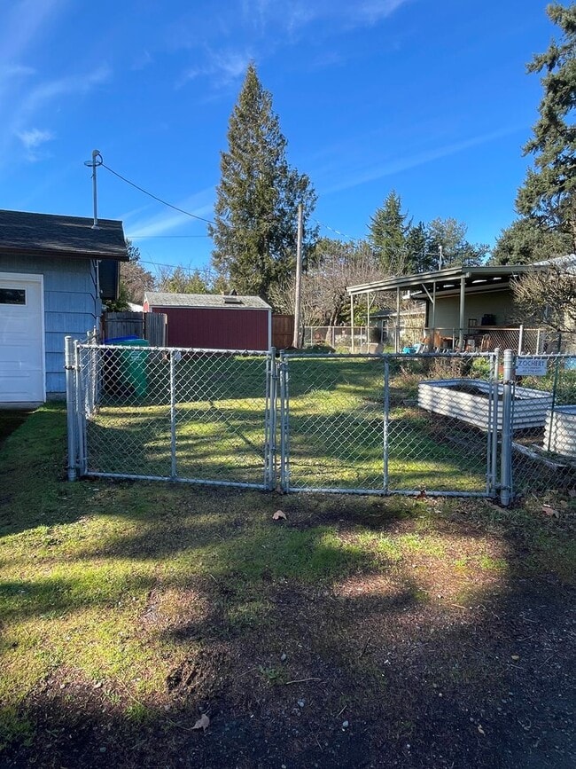 Building Photo - Brentwood-Darlington, 3 bed, 1 bath ranch with large, fenced yard