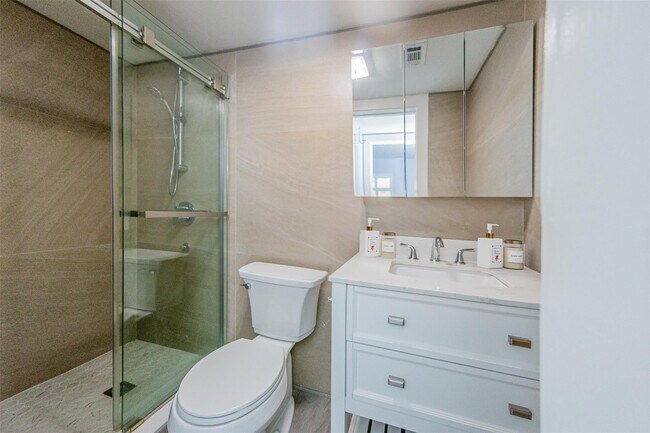 Building Photo - 1991 NE 32nd St