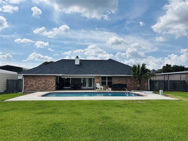 Building Photo - 5741 Barrett Ln