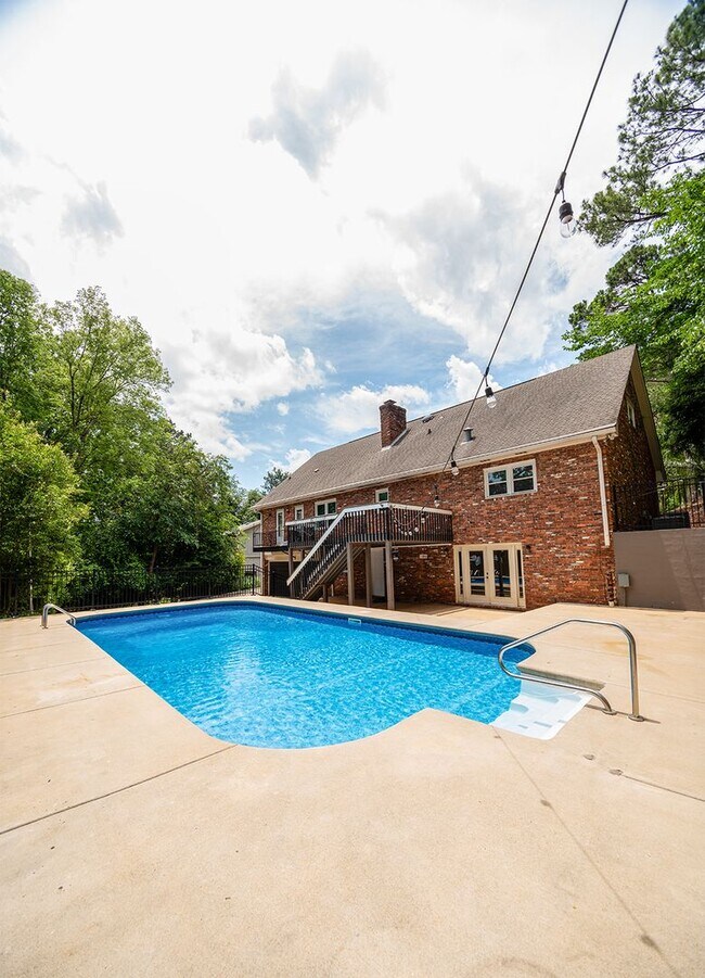 Building Photo - NO APPLICATION FEE FOR 72 HOURS! Spacious Fully-Furnished 5-Bedroom Home | Mid-Term Rental in Gre...