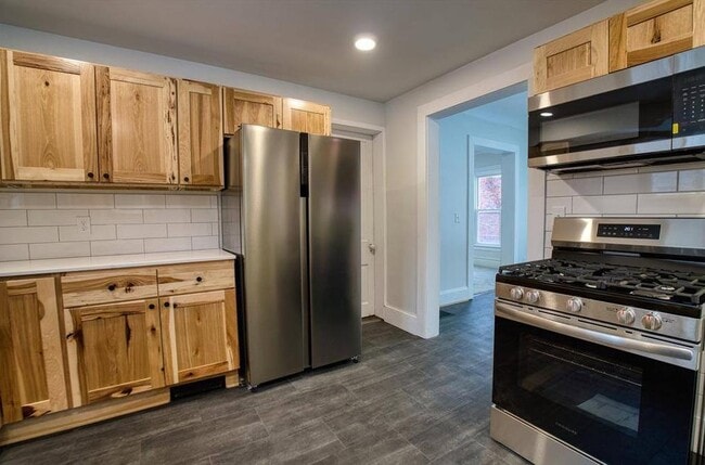 Building Photo - 1702 Lake St