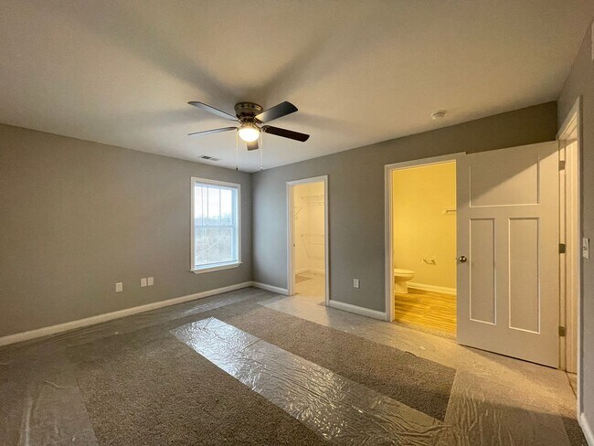 Building Photo - 107/105 Tucker Ln