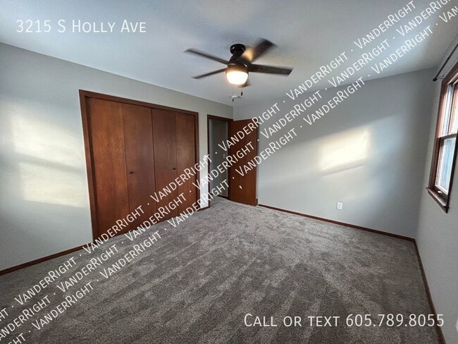 Building Photo - Updated 3 Bedroom 2 Bathroom!