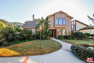 Building Photo - 1345 Avenida de Cortez