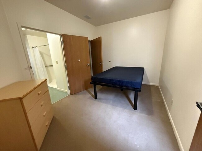 Building Photo - 1950 W 1st St