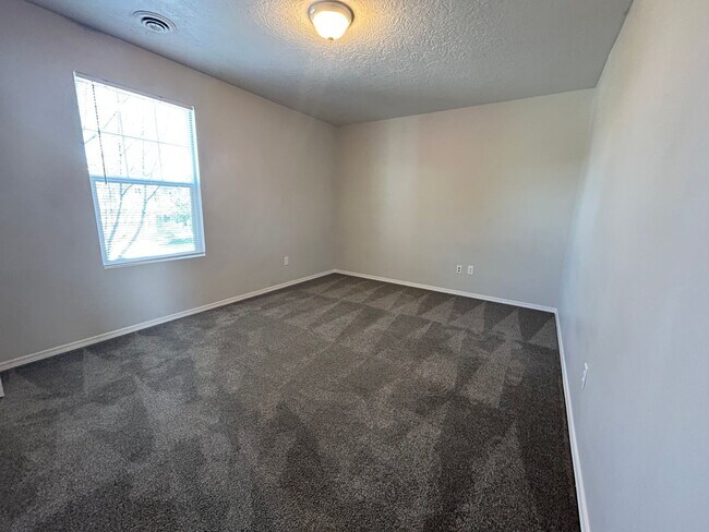 Building Photo - Discover Tranquil Living at Ariposa Park: 4BR, 2.5BA Home