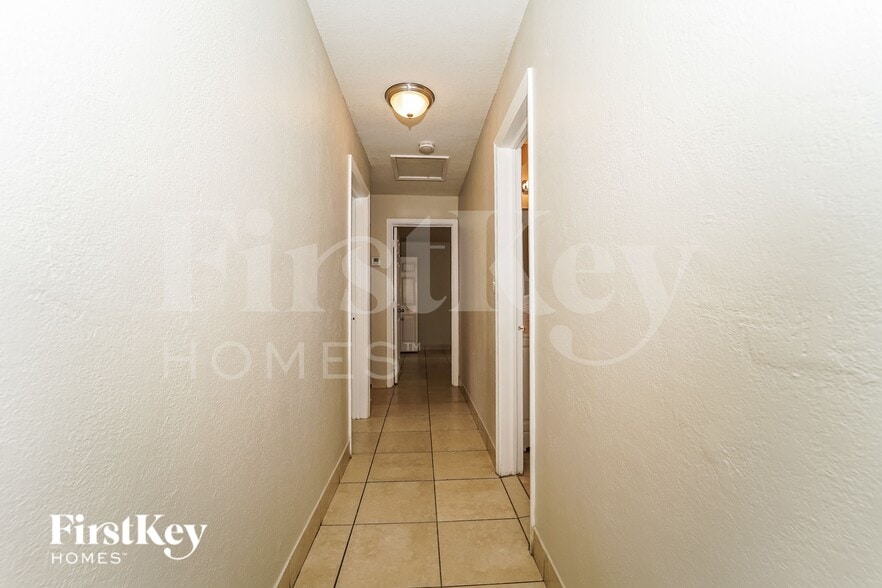 Building Photo - 1941 SW 38th Ave