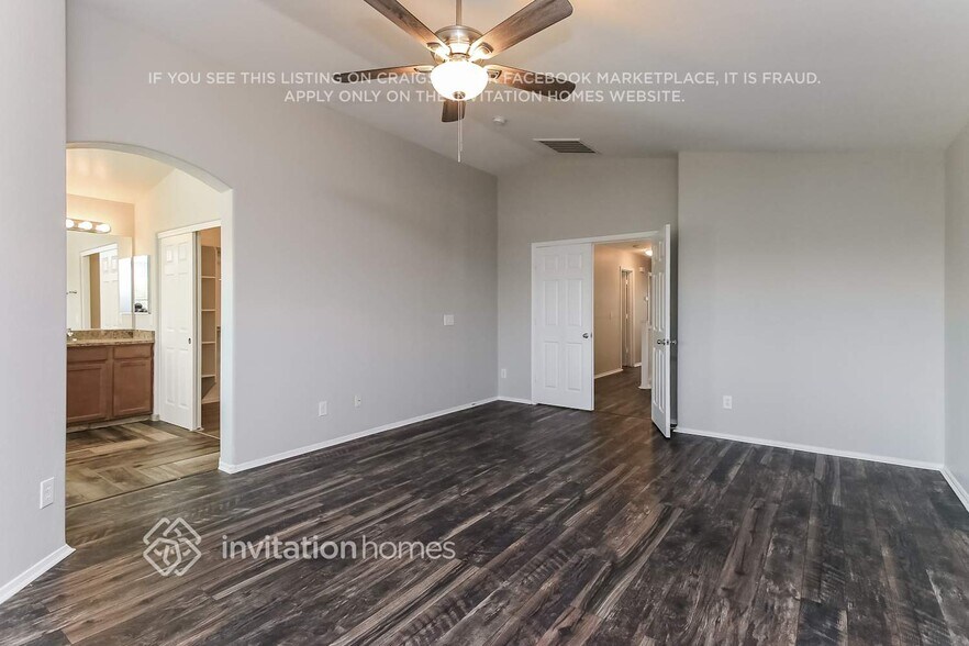 Building Photo - 2561 W Silver Streak Way