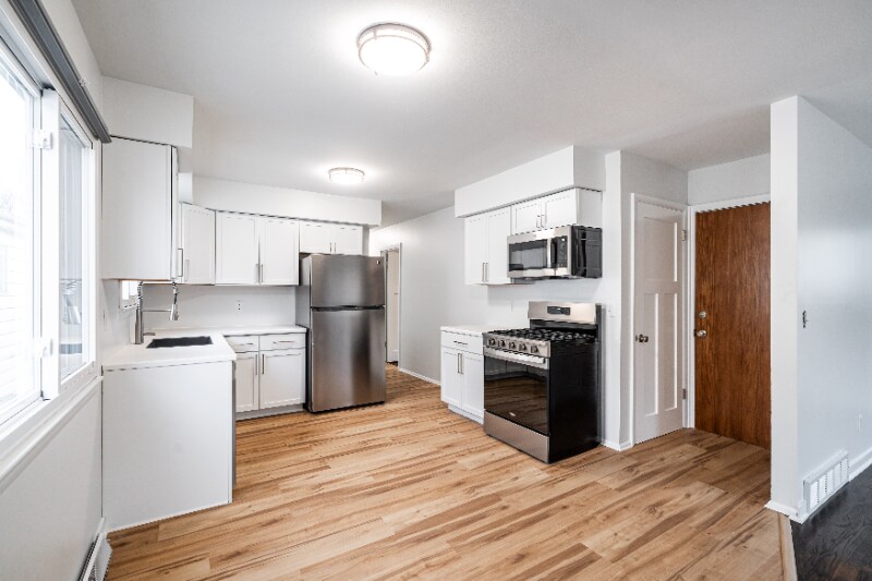 Building Photo - 638 S 66th St