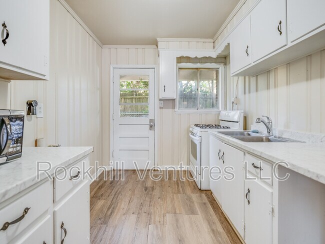 Building Photo - 6 Ronnie Ave