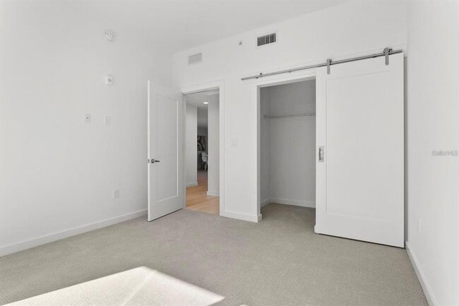 Building Photo - 920 N Osceola Ave