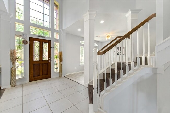 Building Photo - 5911 Canyon Brook Ct