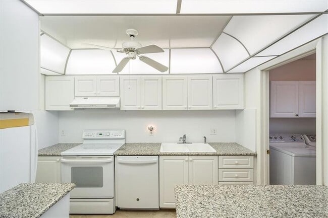 Building Photo - 788 Park Shore Dr