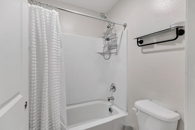 Building Photo - 30517 N Oak Dr