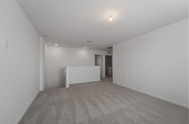 Building Photo - 10739 NW Moon Rise Ln