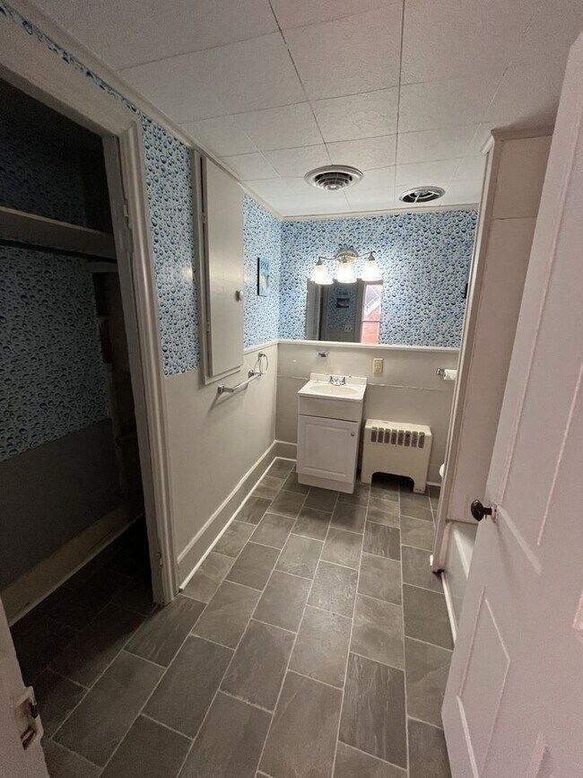 Building Photo - 236 E King St