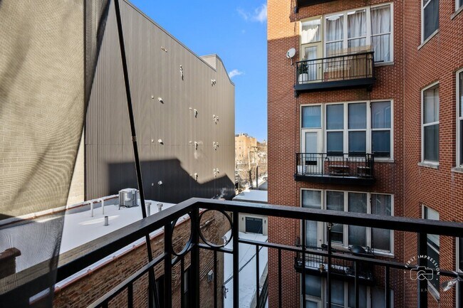 Building Photo - 1500 W Monroe St