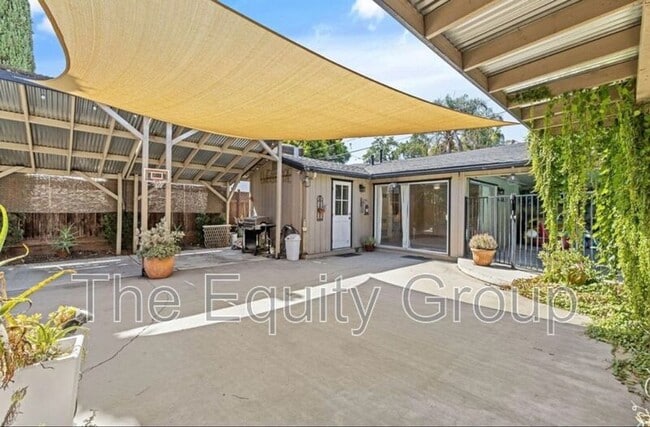 Building Photo - 1708 W Myrtle Ave