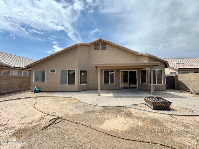 Building Photo - 2302 E Edna Ave