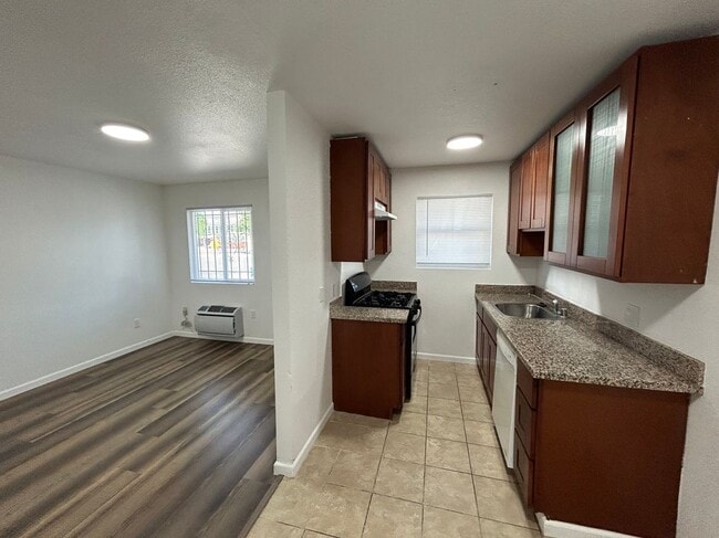 Primary Photo - 600 Las Palmas Ave