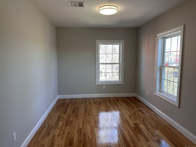 Building Photo - 41 Darina Pl