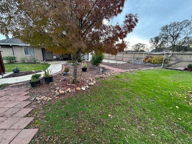 Building Photo - Comfortable 3-Bedroom Home in Gated Cottonwood Community