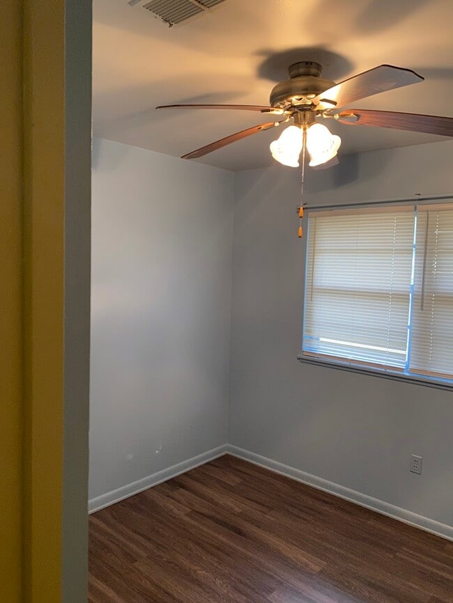 Building Photo - 2410 Martha Cir