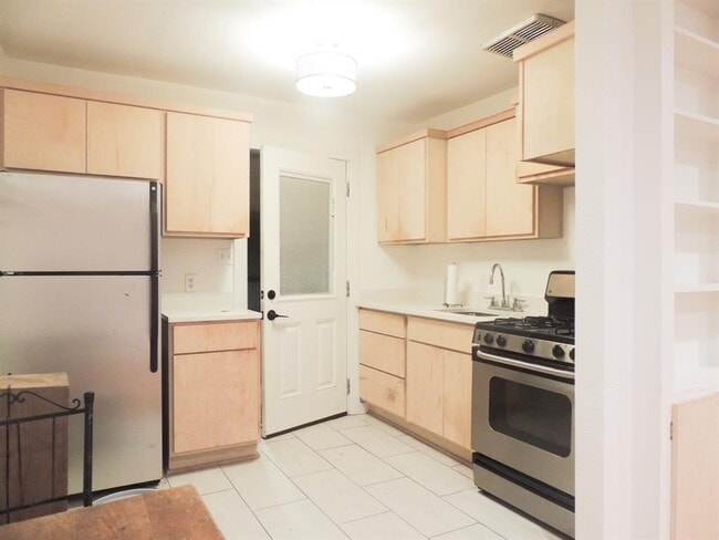 Building Photo - 1307 Deloney St