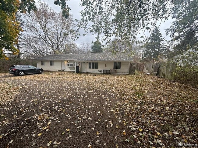 Primary Photo - 3211 S Center Rd