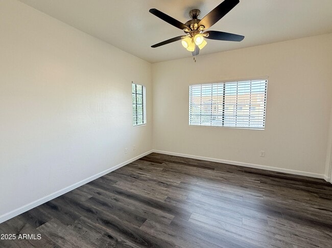 Building Photo - 930 N Mesa Dr