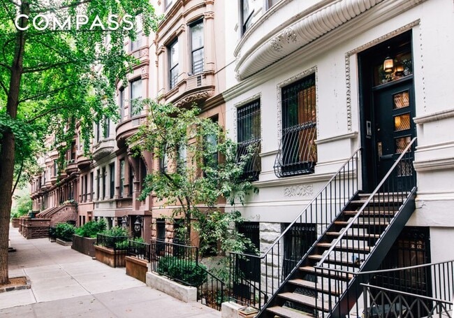 Building Photo - 27 W 87th St