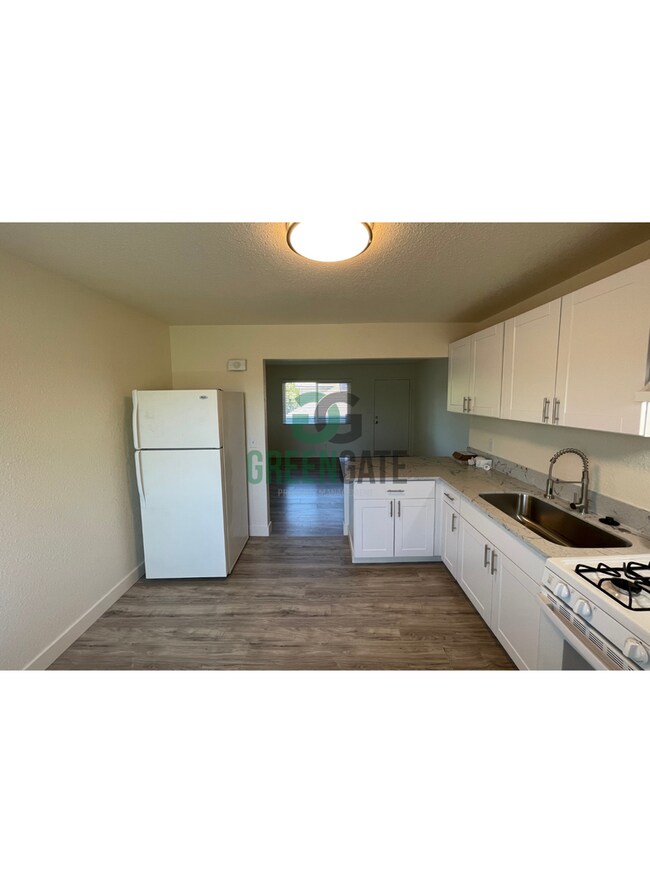 Building Photo - 325 W H St