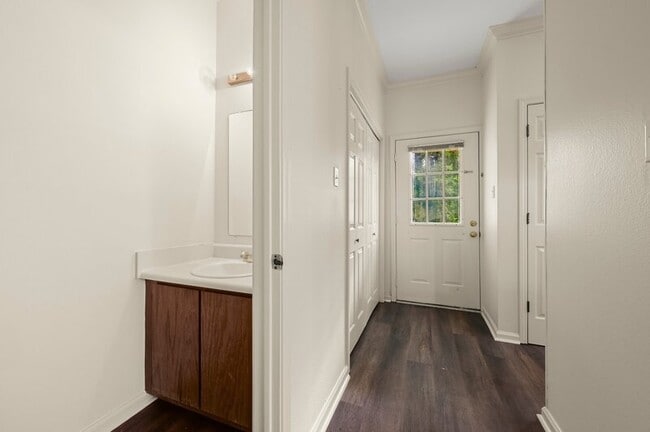 Building Photo - 5374 Rosedown Ct