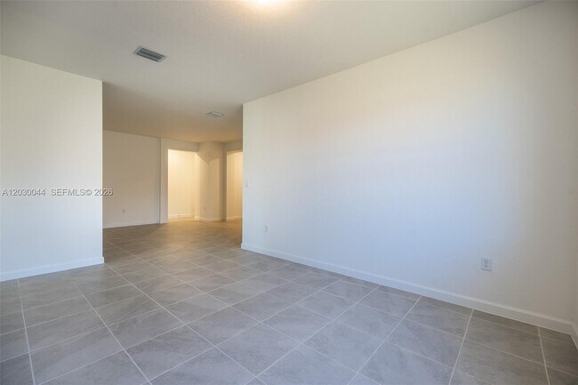 Building Photo - 2988 SE 25th Ave