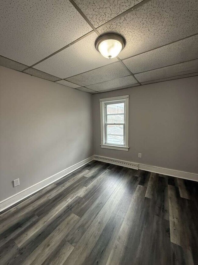 Building Photo - 306 Dayton St