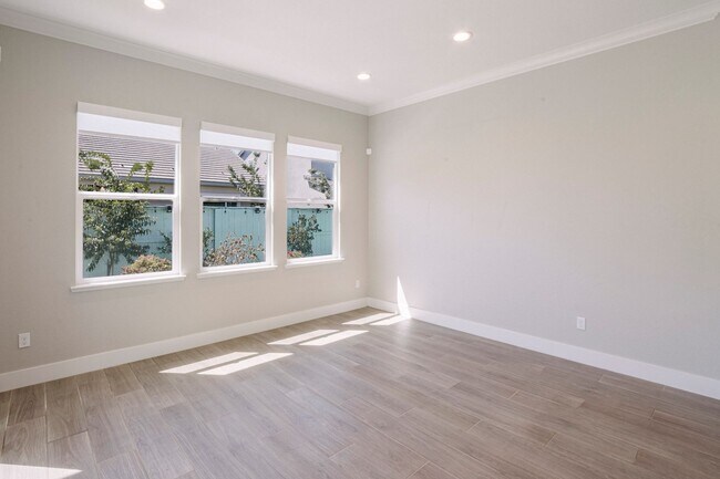 Building Photo - 3034 Carrousel St