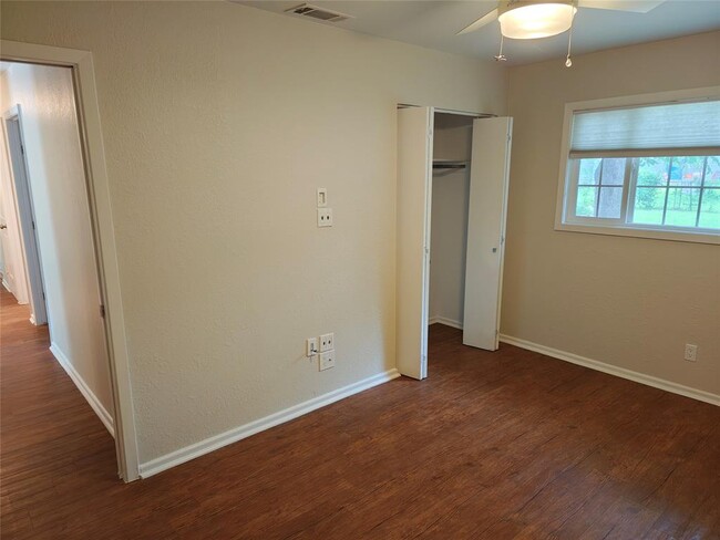 Building Photo - 3207 Locke Ln