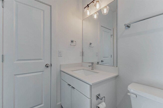 Building Photo - 5859 Dolores St