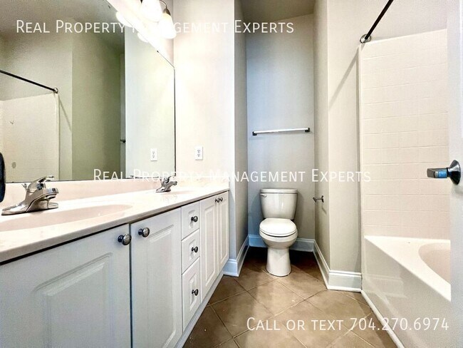 Building Photo - 729 Grandin Rd