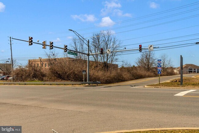 Building Photo - 618 Cawley Dr