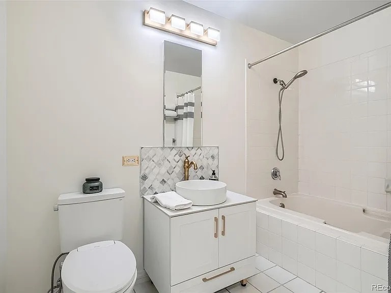 master bathroom - 300 W 11th Ave